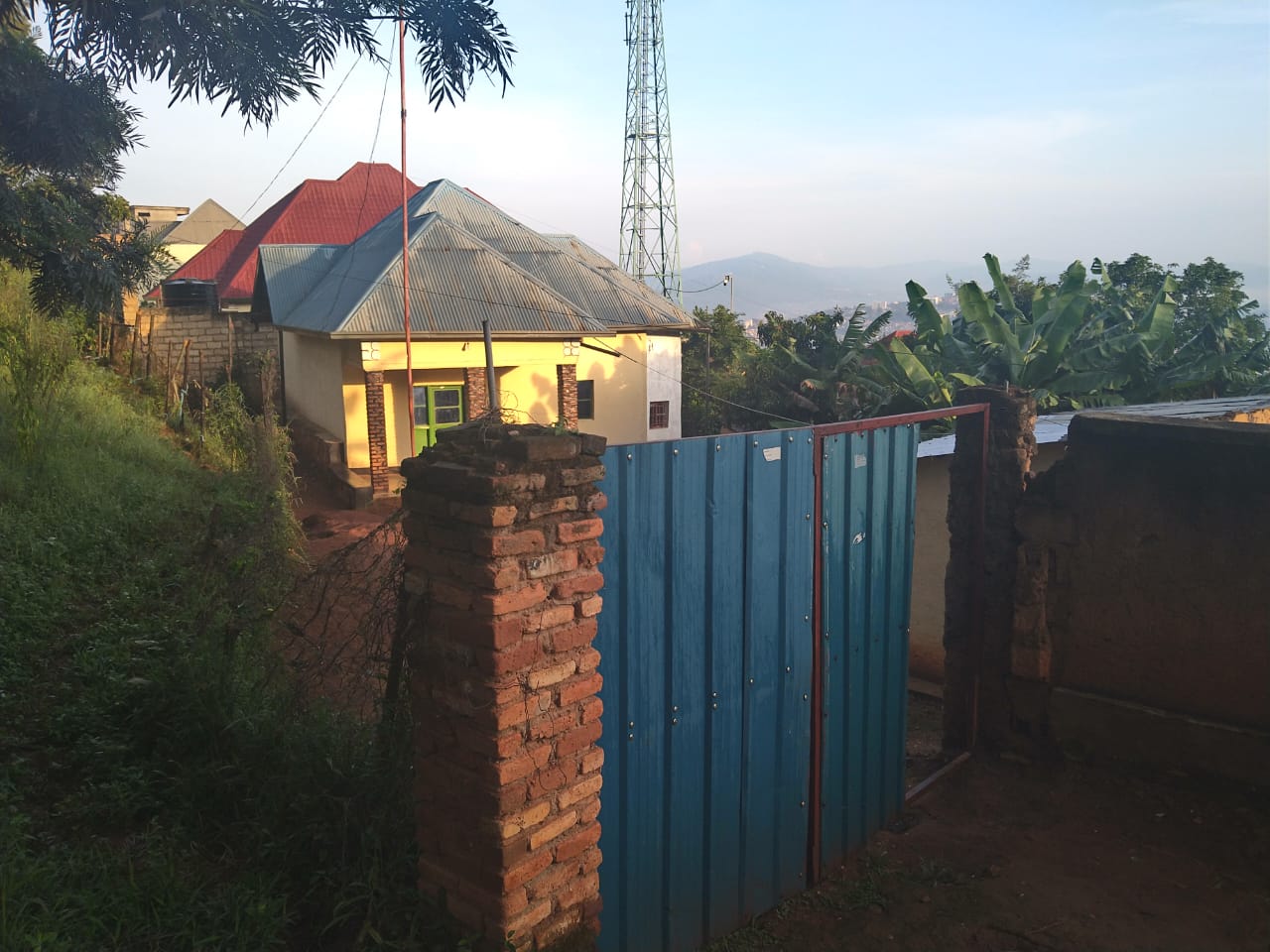 INZU IGURISHWA[ HAFI NA UTB UNIVERSITY